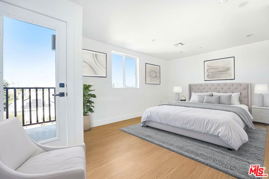 Image 8 of property listing at 1200 W 38th Street, Los Angeles, CA 90037