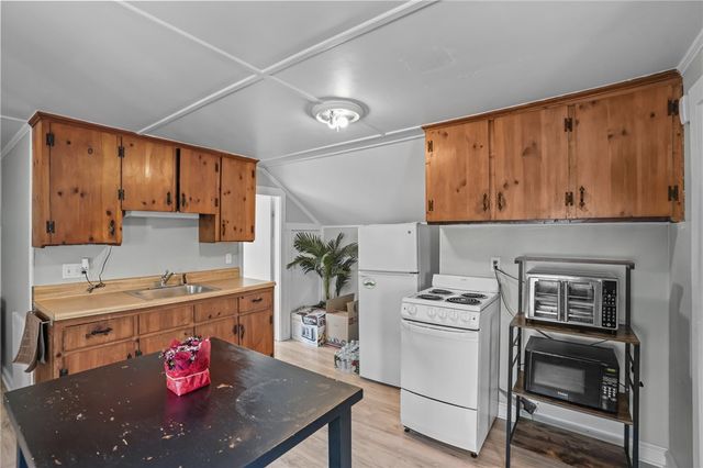 32 Houston Avenue, Newport, RI 02840