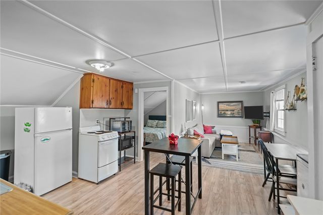 32 Houston Avenue, Newport, RI 02840