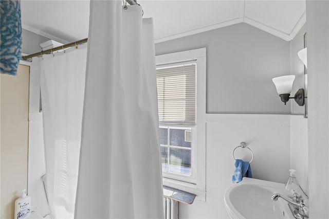 32 Houston Avenue, Newport, RI 02840