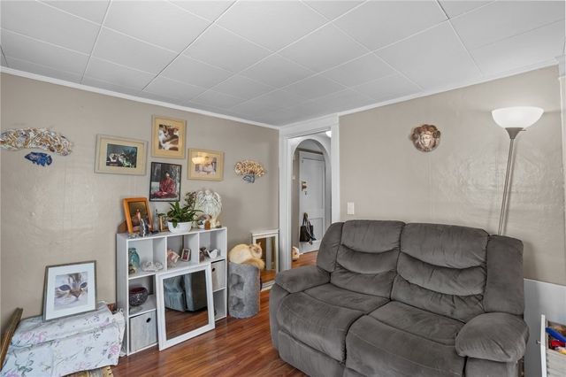 32 Houston Avenue, Newport, RI 02840