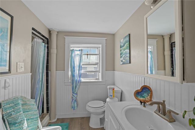 32 Houston Avenue, Newport, RI 02840