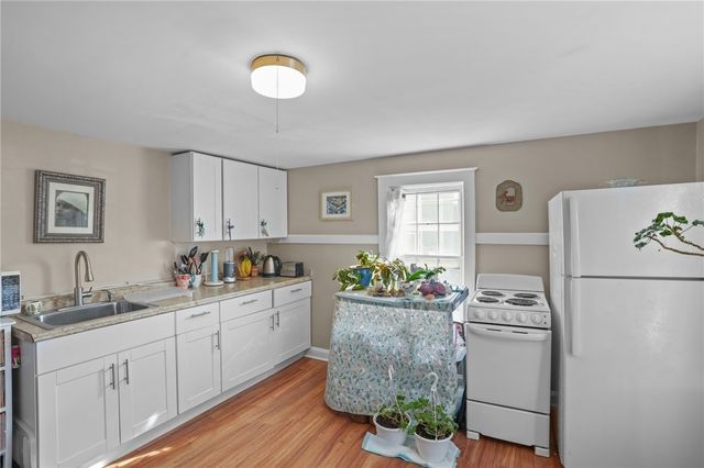 32 Houston Avenue, Newport, RI 02840