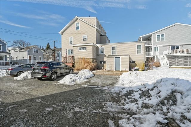 32 Houston Avenue, Newport, RI 02840