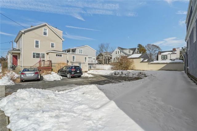 32 Houston Avenue, Newport, RI 02840