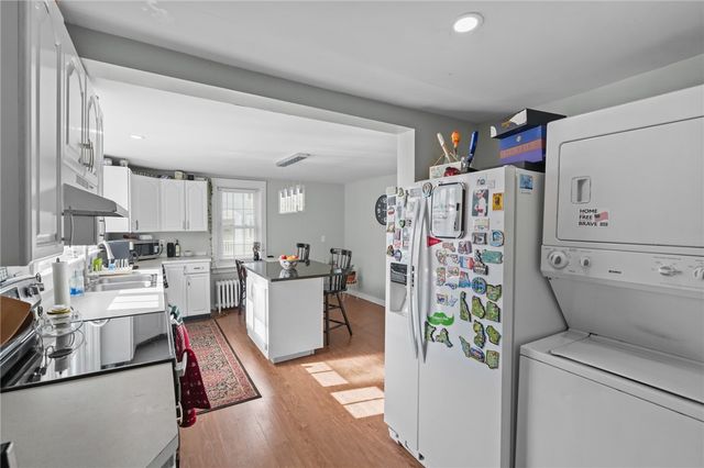 32 Houston Avenue, Newport, RI 02840