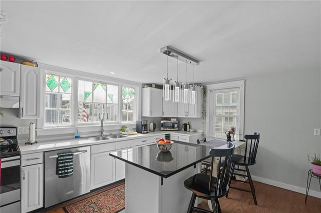 32 Houston Avenue, Newport, RI 02840