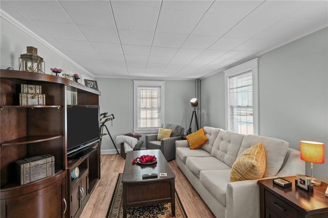 32 Houston Avenue, Newport, RI 02840