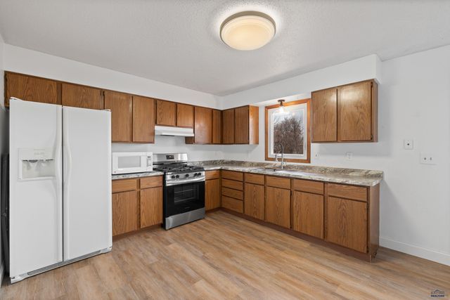 5514 SOLITAIRE DR, Rapid City, SD 57703