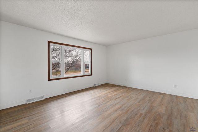 5514 SOLITAIRE DR, Rapid City, SD 57703