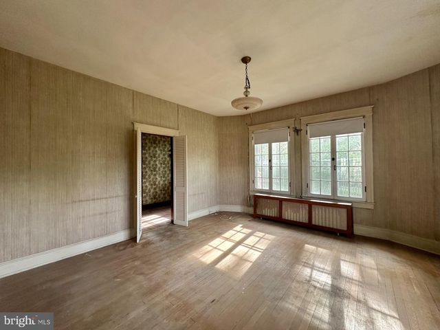 3814 KANAWHA ST NW, Washington, DC 20015