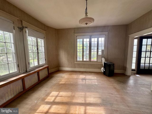 3814 KANAWHA ST NW, Washington, DC 20015