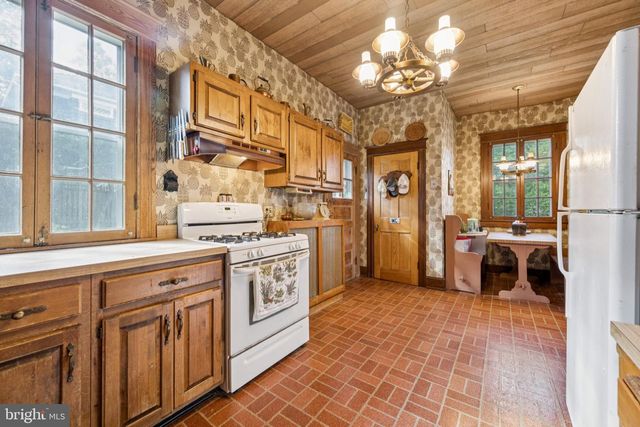 3814 KANAWHA ST NW, Washington, DC 20015