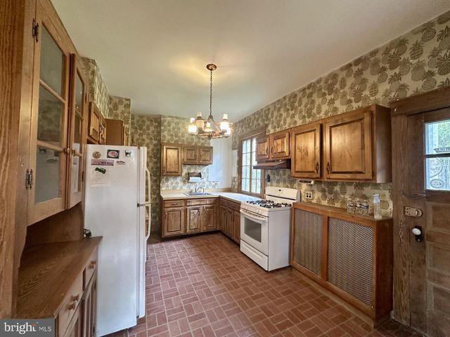 3814 KANAWHA ST NW, Washington, DC 20015