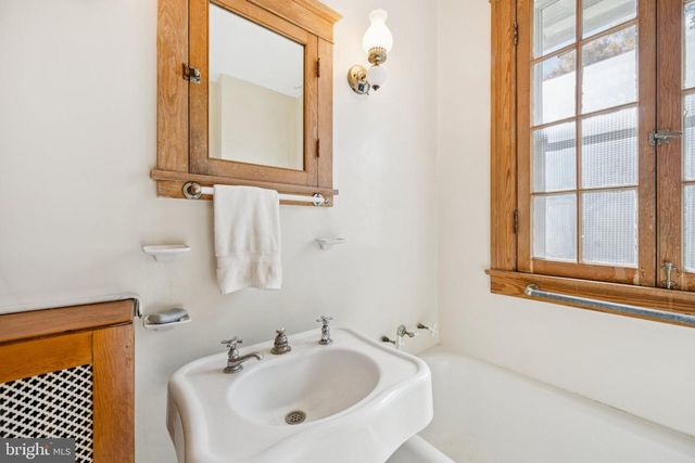 3814 KANAWHA ST NW, Washington, DC 20015