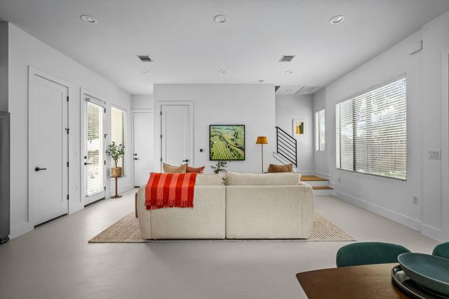 939 E 52nd ST 2, Austin, TX 78751