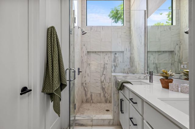 939 E 52nd ST 2, Austin, TX 78751