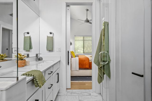 939 E 52nd ST 2, Austin, TX 78751