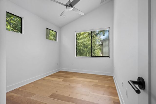 939 E 52nd ST 2, Austin, TX 78751