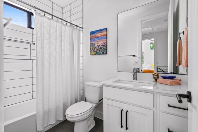 939 E 52nd ST 2, Austin, TX 78751