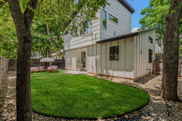 939 E 52nd ST 2, Austin, TX 78751