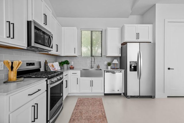939 E 52nd ST 2, Austin, TX 78751