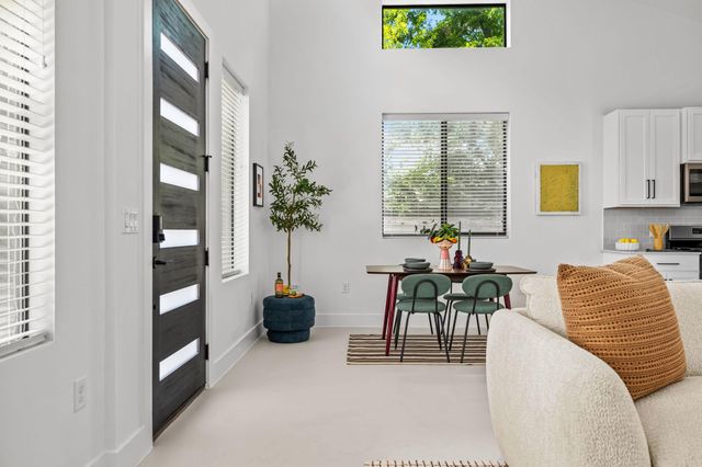 939 E 52nd ST 2, Austin, TX 78751