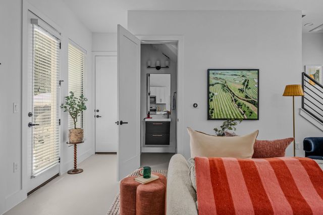 939 E 52nd ST 2, Austin, TX 78751