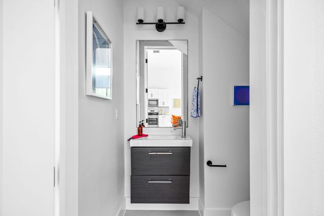 939 E 52nd ST 2, Austin, TX 78751