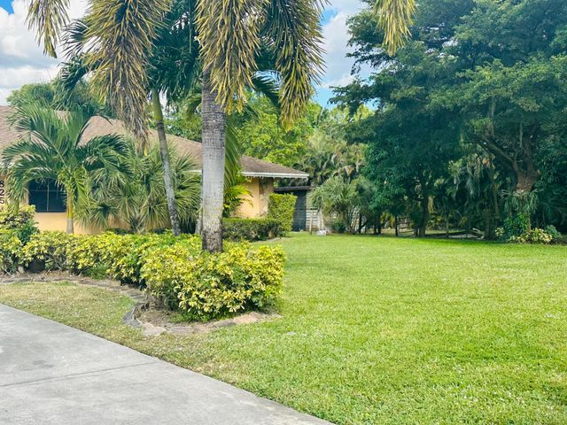 8251 Bowie Way, Lake Worth, FL 33467