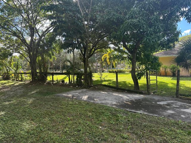 8251 Bowie Way, Lake Worth, FL 33467