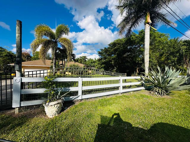 8251 Bowie Way, Lake Worth, FL 33467