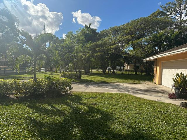 8251 Bowie Way, Lake Worth, FL 33467