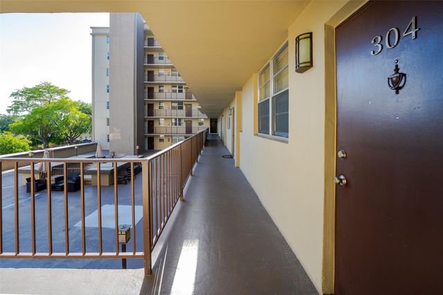 1811 Jefferson Street 304, Hollywood, FL 33020