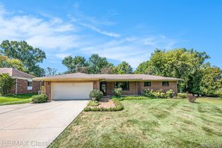24943 Glenda Street, Novi, MI 48375