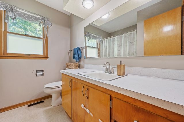 105 E North Street, Prairie City, IA 50228