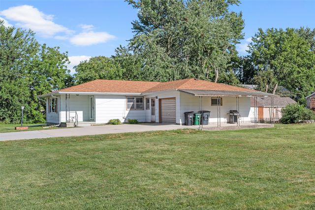 105 E North Street, Prairie City, IA 50228