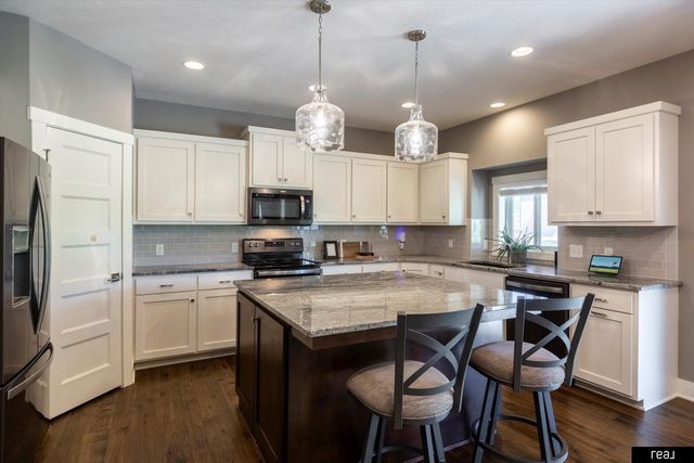 22818 Ponderosa Road, Gretna, NE 68028