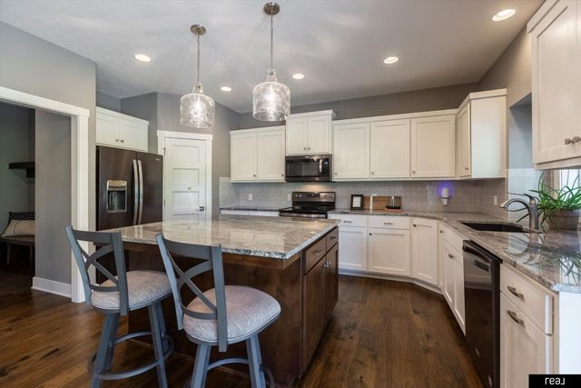 22818 Ponderosa Road, Gretna, NE 68028