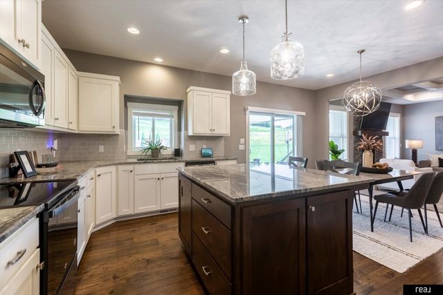 22818 Ponderosa Road, Gretna, NE 68028