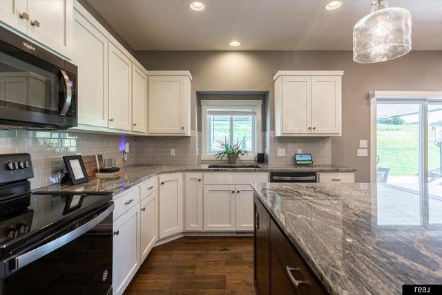 22818 Ponderosa Road, Gretna, NE 68028