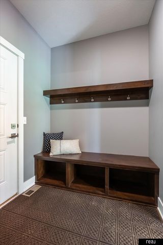 22818 Ponderosa Road, Gretna, NE 68028