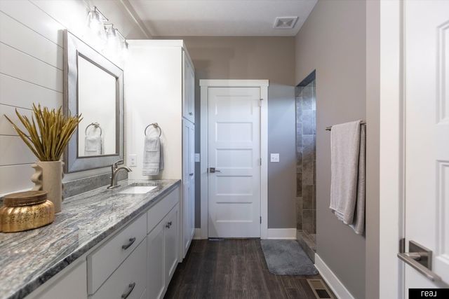 22818 Ponderosa Road, Gretna, NE 68028