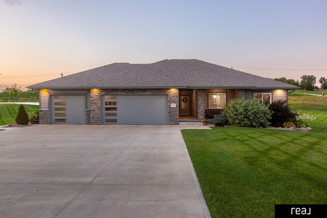 22818 Ponderosa Road, Gretna, NE 68028