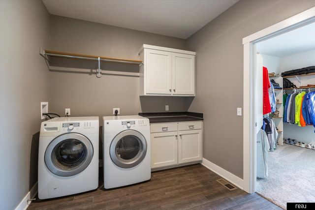 22818 Ponderosa Road, Gretna, NE 68028