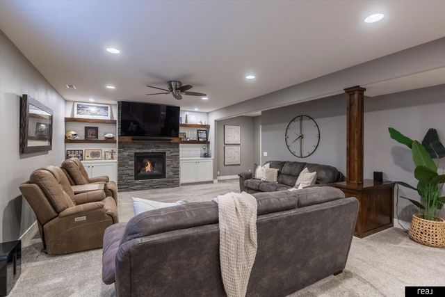 22818 Ponderosa Road, Gretna, NE 68028