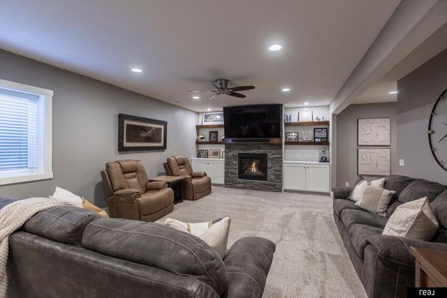 22818 Ponderosa Road, Gretna, NE 68028