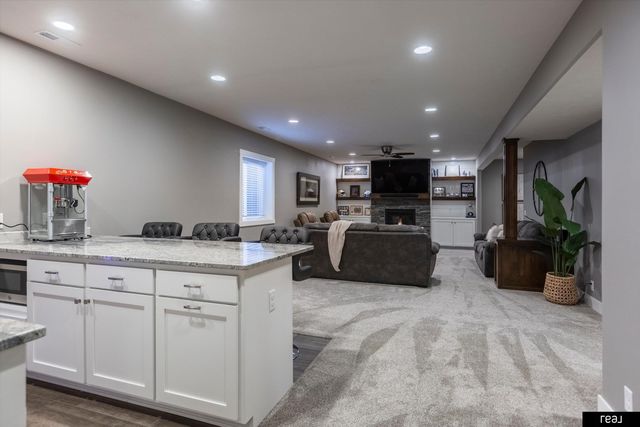 22818 Ponderosa Road, Gretna, NE 68028