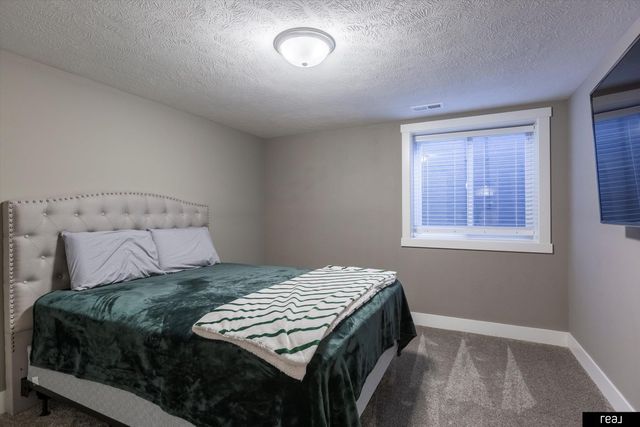 22818 Ponderosa Road, Gretna, NE 68028