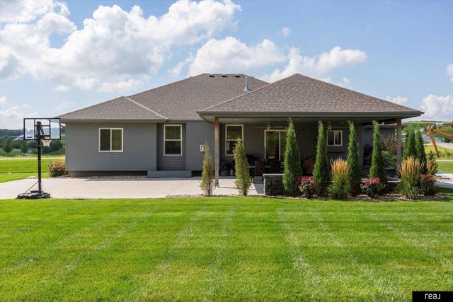 22818 Ponderosa Road, Gretna, NE 68028